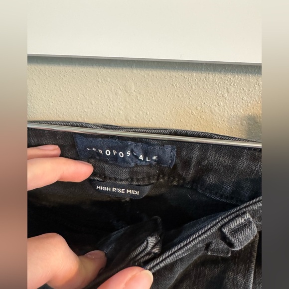 2/$10 Aeropostale Distressed Short - Picture 4 of 4